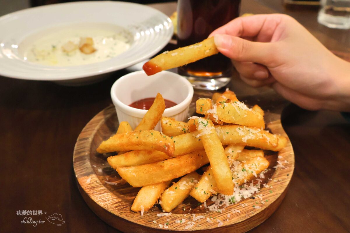 BIBO日咖夜酒：堅持義式料理手法的中和質感餐酒館，軟殼蟹義大利麵、干貝海膽奶油燉飯，道道都驚艷。