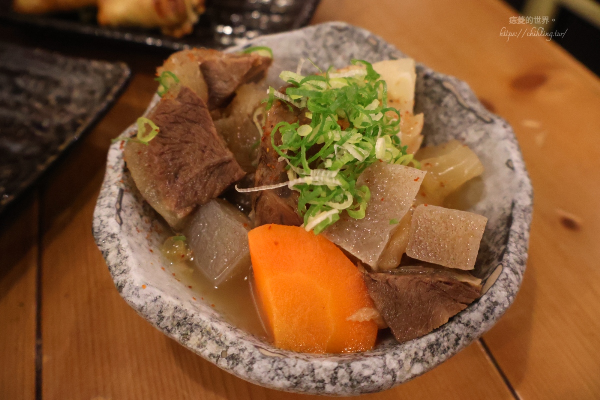 【新北/淡水】蔦燒 竹圍店：居酒屋自製超費工一夜干！大推鹽燒雞正肉、黑豚辣炒飯、解酒用雞白湯，大台北8間分店都能吃到！