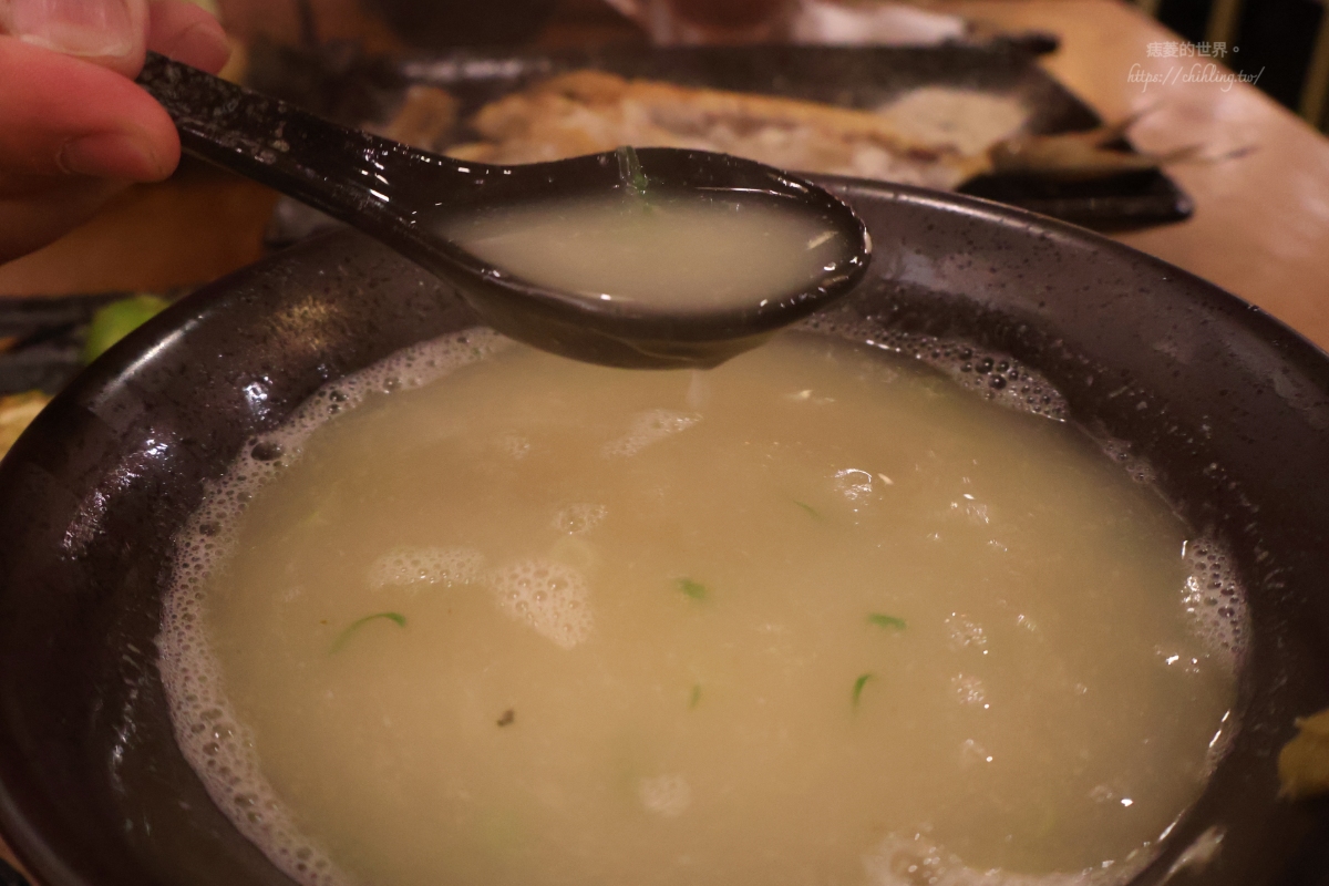 【新北/淡水】蔦燒 竹圍店：居酒屋自製超費工一夜干！大推鹽燒雞正肉、黑豚辣炒飯、解酒用雞白湯，大台北8間分店都能吃到！