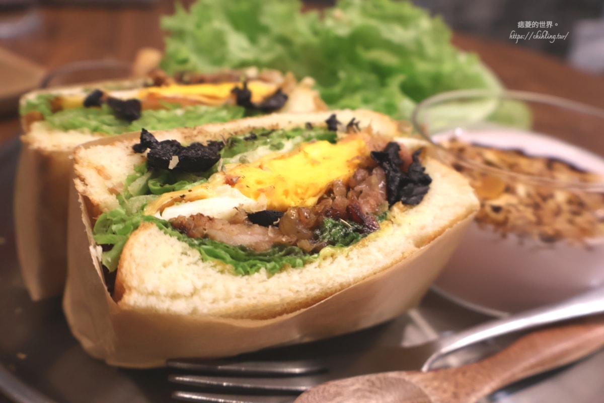 【台東】好時好日煎焙咖啡：寶町藝文中心附近的早午餐小店，平價選擇多，大推飛魚卵香腸義大利麵！（附2025菜單）