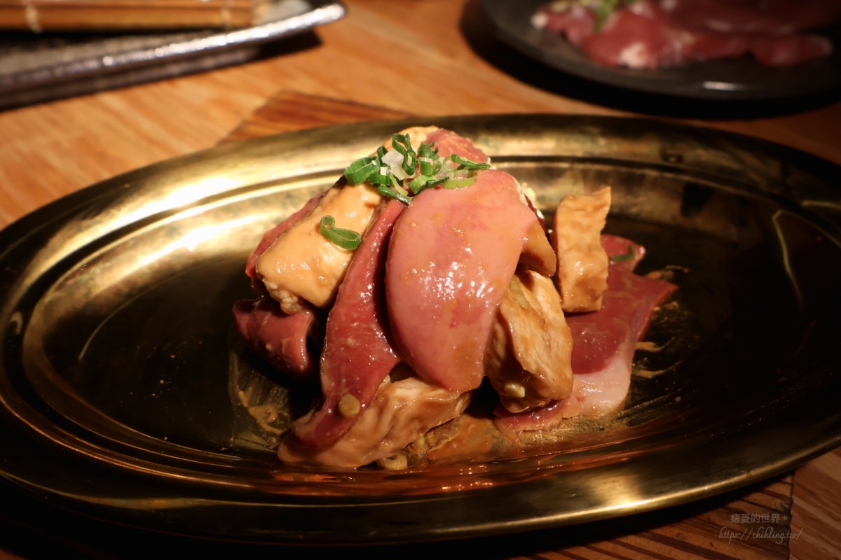 【台北/大安區】葵燒燒肉:師大夜市內的熱情系燒肉店,雙人套餐兩千有找!抱抱十秒、骰子比大小成功就送酒,一起來饋修吃燒肉! - 第16張圖 【台北/大安區】葵燒燒肉:師大夜市內的熱情系燒肉店,雙人套餐兩千有找!抱抱十秒、骰子比大小成功就送酒,一起來饋修吃燒肉!