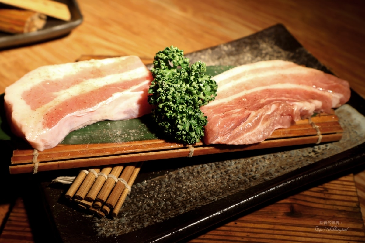 【台北/大安區】葵燒燒肉:師大夜市內的熱情系燒肉店,雙人套餐兩千有找!抱抱十秒、骰子比大小成功就送酒,一起來饋修吃燒肉! - 第12張圖 【台北/大安區】葵燒燒肉:師大夜市內的熱情系燒肉店,雙人套餐兩千有找!抱抱十秒、骰子比大小成功就送酒,一起來饋修吃燒肉!