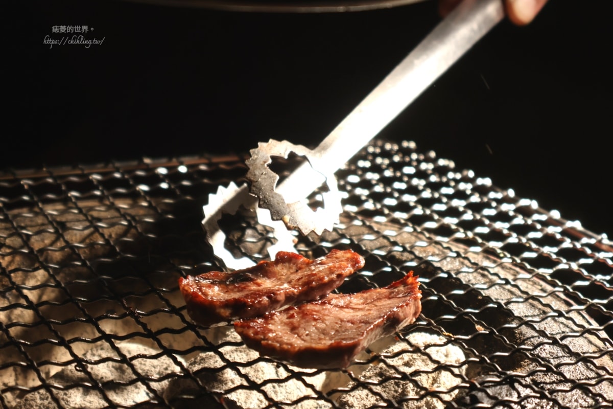 【台北/大安區】葵燒燒肉:師大夜市內的熱情系燒肉店,雙人套餐兩千有找!抱抱十秒、骰子比大小成功就送酒,一起來饋修吃燒肉! - 第7張圖 【台北/大安區】葵燒燒肉:師大夜市內的熱情系燒肉店,雙人套餐兩千有找!抱抱十秒、骰子比大小成功就送酒,一起來饋修吃燒肉!