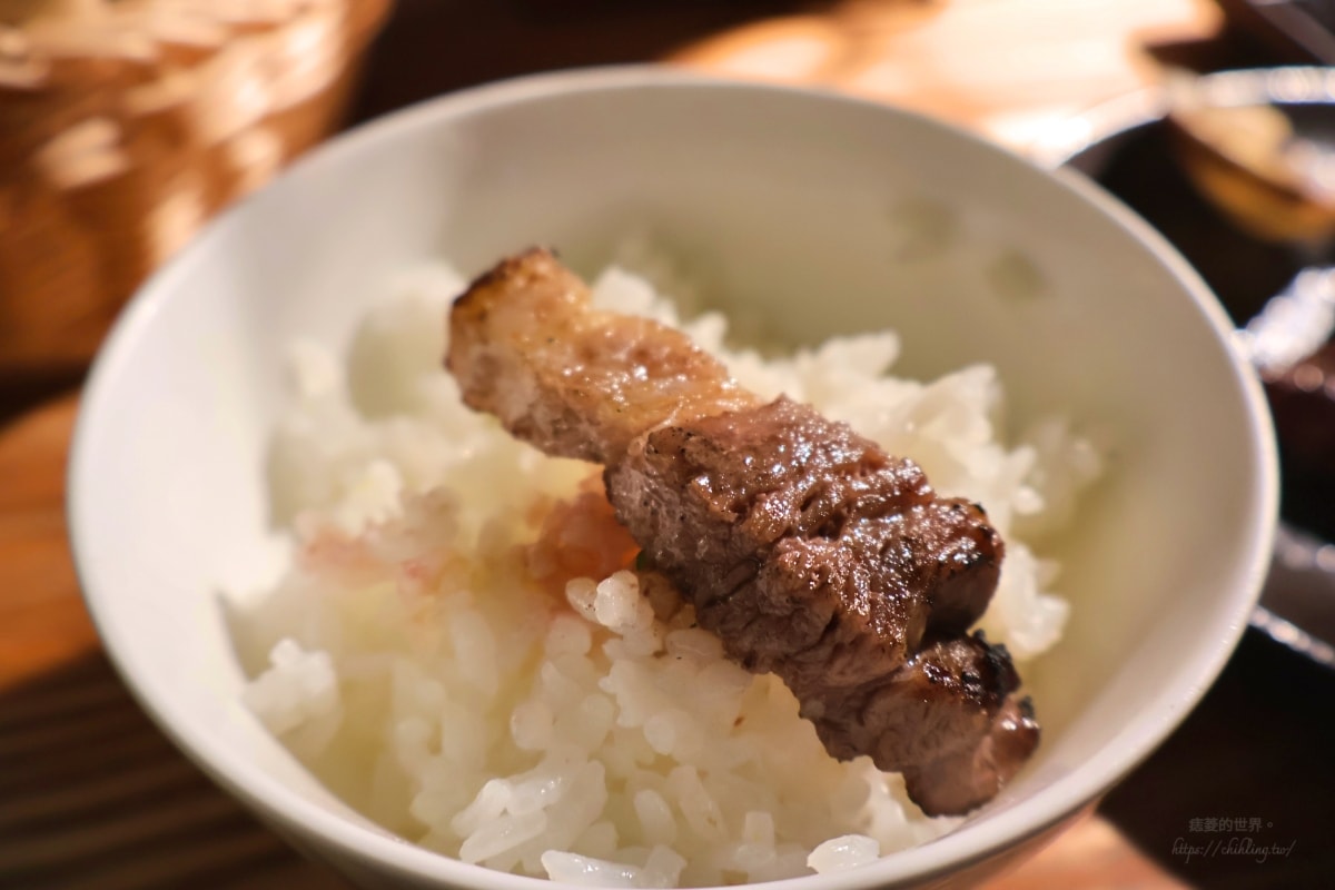 【台北/大安區】葵燒燒肉:師大夜市內的熱情系燒肉店,雙人套餐兩千有找!抱抱十秒、骰子比大小成功就送酒,一起來饋修吃燒肉! - 第13張圖 【台北/大安區】葵燒燒肉:師大夜市內的熱情系燒肉店,雙人套餐兩千有找!抱抱十秒、骰子比大小成功就送酒,一起來饋修吃燒肉!