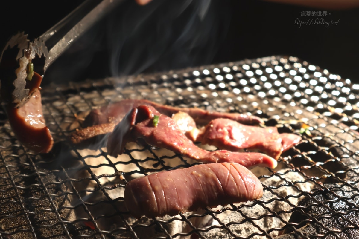 【台北/大安區】葵燒燒肉:師大夜市內的熱情系燒肉店,雙人套餐兩千有找!抱抱十秒、骰子比大小成功就送酒,一起來饋修吃燒肉! - 第18張圖 【台北/大安區】葵燒燒肉:師大夜市內的熱情系燒肉店,雙人套餐兩千有找!抱抱十秒、骰子比大小成功就送酒,一起來饋修吃燒肉!