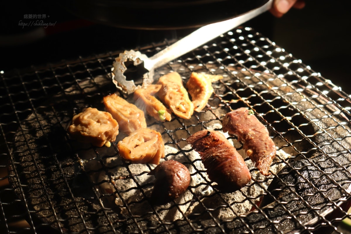 【台北/大安區】葵燒燒肉:師大夜市內的熱情系燒肉店,雙人套餐兩千有找!抱抱十秒、骰子比大小成功就送酒,一起來饋修吃燒肉! - 第17張圖 【台北/大安區】葵燒燒肉:師大夜市內的熱情系燒肉店,雙人套餐兩千有找!抱抱十秒、骰子比大小成功就送酒,一起來饋修吃燒肉!