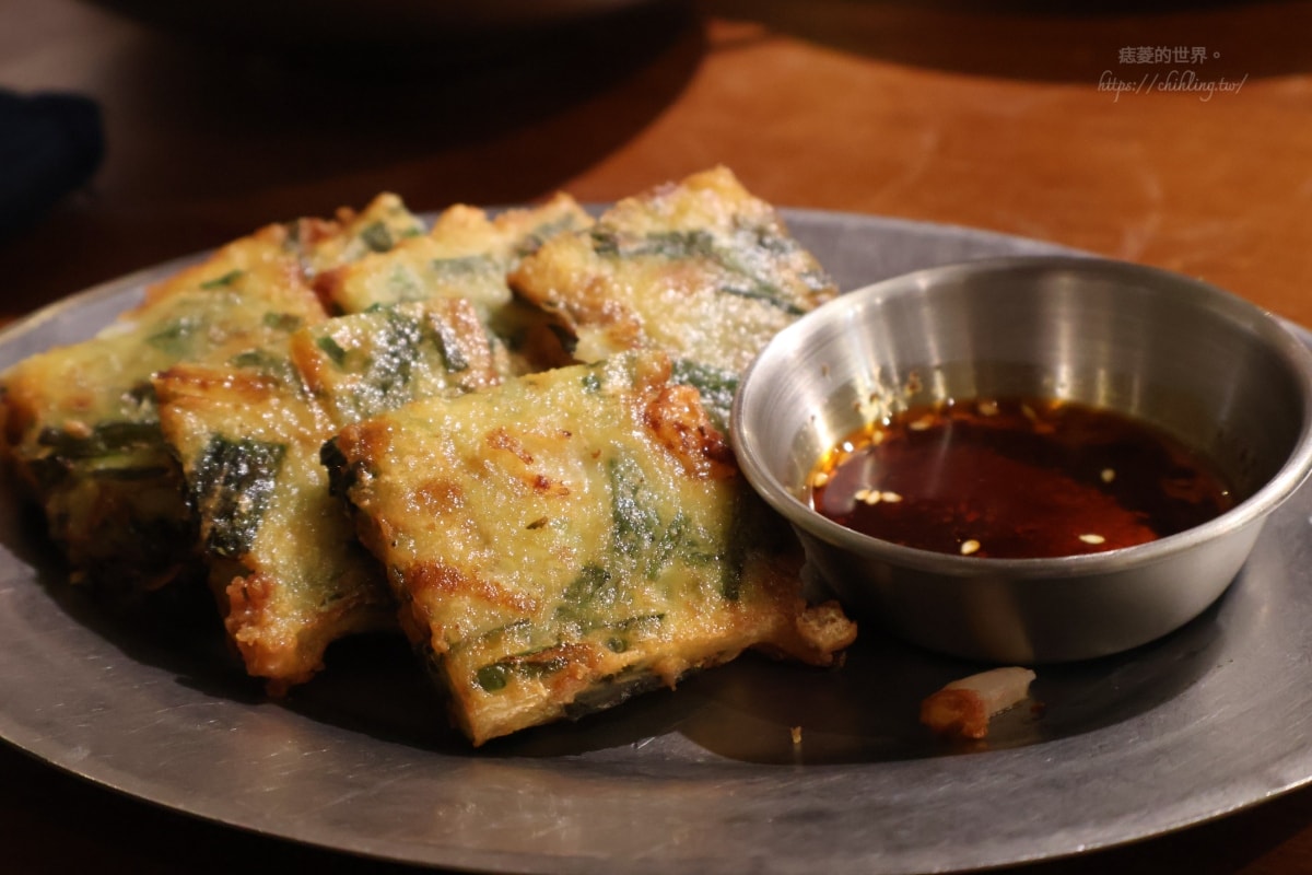 【台北/松山】彩豚屋 八德店:每人880元就能吃烤肉包生菜、韓式蒸蛋、海鮮煎餅、雞白湯,日韓混血烤五花肉專門店等你來發揮創意吃法! - 第22張圖 【台北/松山】彩豚屋 八德店:每人880元就能吃烤肉包生菜、韓式蒸蛋、海鮮煎餅、雞白湯,日韓混血烤五花肉專門店等你來發揮創意吃法!