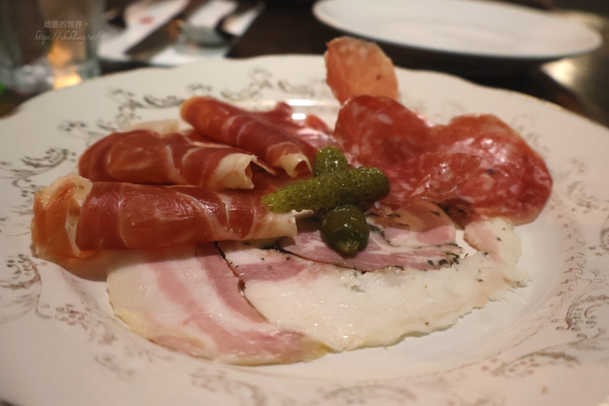 【台北/中山】BeApe法國傳統餐酒館：油煙味好重但還是要吃羅西尼牛排。
