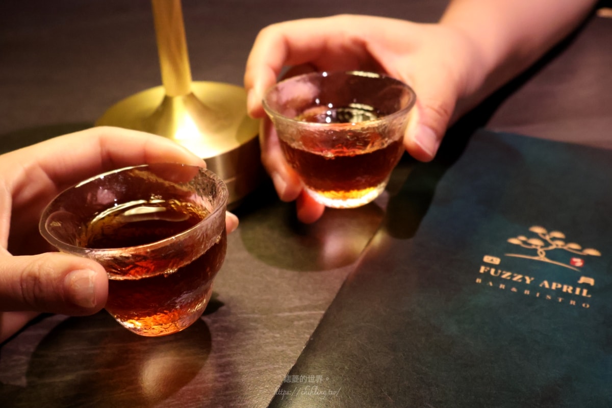 【台北/松山】四月餐酒館:市民大道上的質感系餐酒館,14款原創特調、章魚燒薯條、醒酒雞湯,姊妹聚會愛店名單加一! - 第4張圖 【台北/松山】四月餐酒館:市民大道上的質感系餐酒館,14款原創特調、章魚燒薯條、醒酒雞湯,姊妹聚會愛店名單加一!