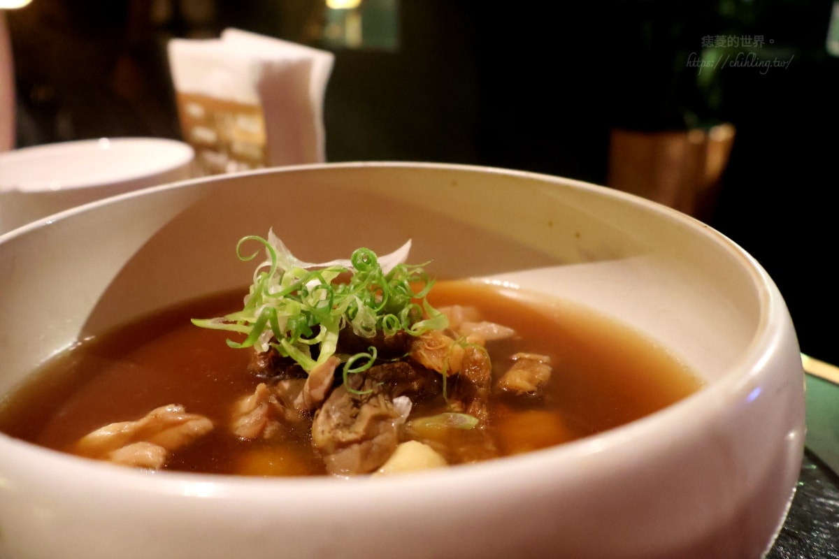 【台北/松山】四月餐酒館:市民大道上的質感系餐酒館,14款原創特調、章魚燒薯條、醒酒雞湯,姊妹聚會愛店名單加一! - 第15張圖 【台北/松山】四月餐酒館:市民大道上的質感系餐酒館,14款原創特調、章魚燒薯條、醒酒雞湯,姊妹聚會愛店名單加一!