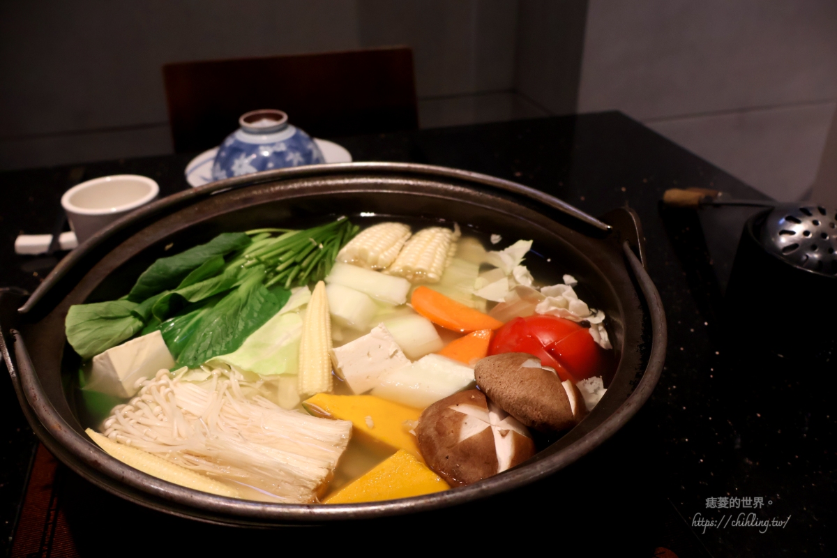 【國父紀念館美食】囍聚精緻鍋物|約會慶生首選專人服務高級火鍋餐廳,青蟳×牛小排海陸套餐超驚艷,滿額再贈爆卵海膽蛋糕! - 第8張圖 【國父紀念館美食】囍聚精緻鍋物|約會慶生首選專人服務高級火鍋餐廳,青蟳×牛小排海陸套餐超驚艷,滿額再贈爆卵海膽蛋糕!