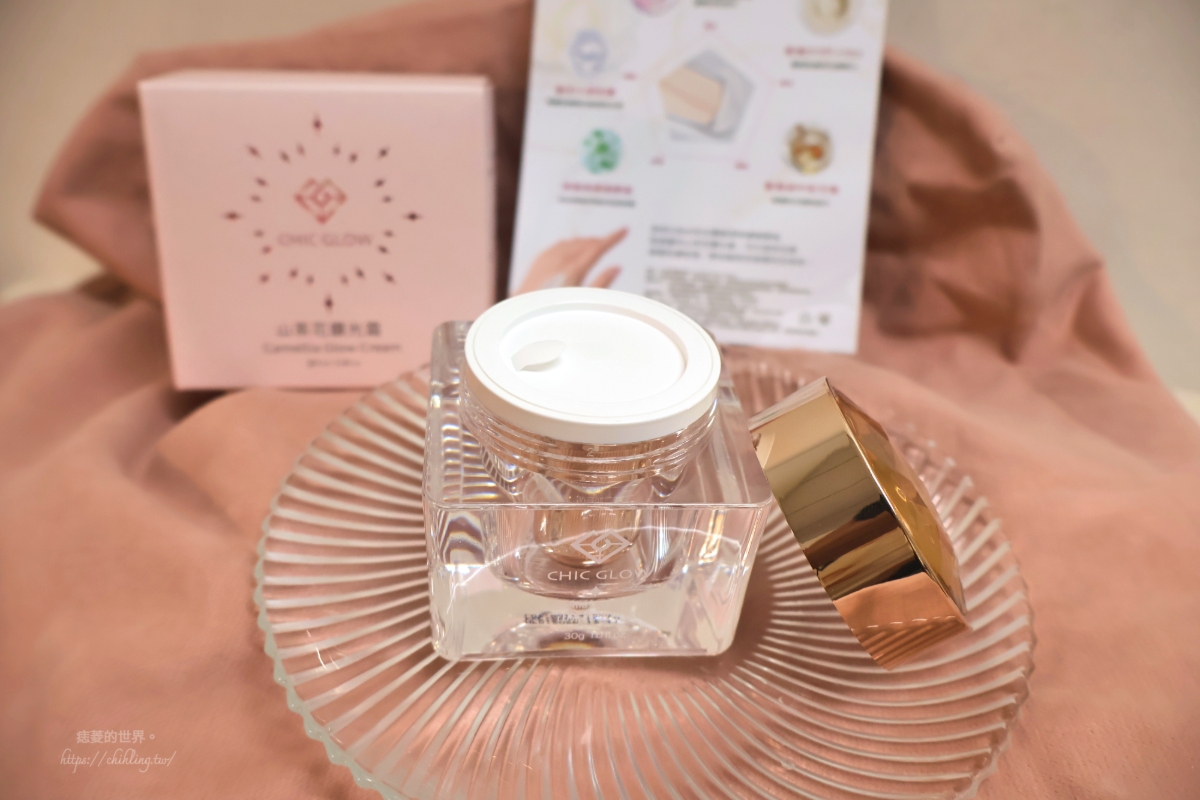 【輕奢保養推薦】Chic Glow 輕奢鑽光保養組|山茶花修護打造自然光澤肌,木質香調讓日常保養更療癒。 - 第9張圖 【輕奢保養推薦】Chic Glow 輕奢鑽光保養組|山茶花修護打造自然光澤肌,木質香調讓日常保養更療癒。