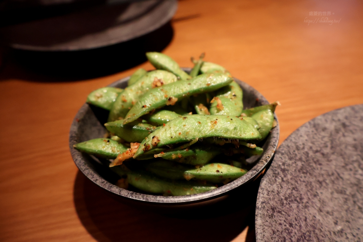 【小巨蛋美食】隱炭｜台北質感日式串燒餐酒館，雞皮仙貝、海膽奶油烏龍麵、自家製午仔魚推薦必點！
