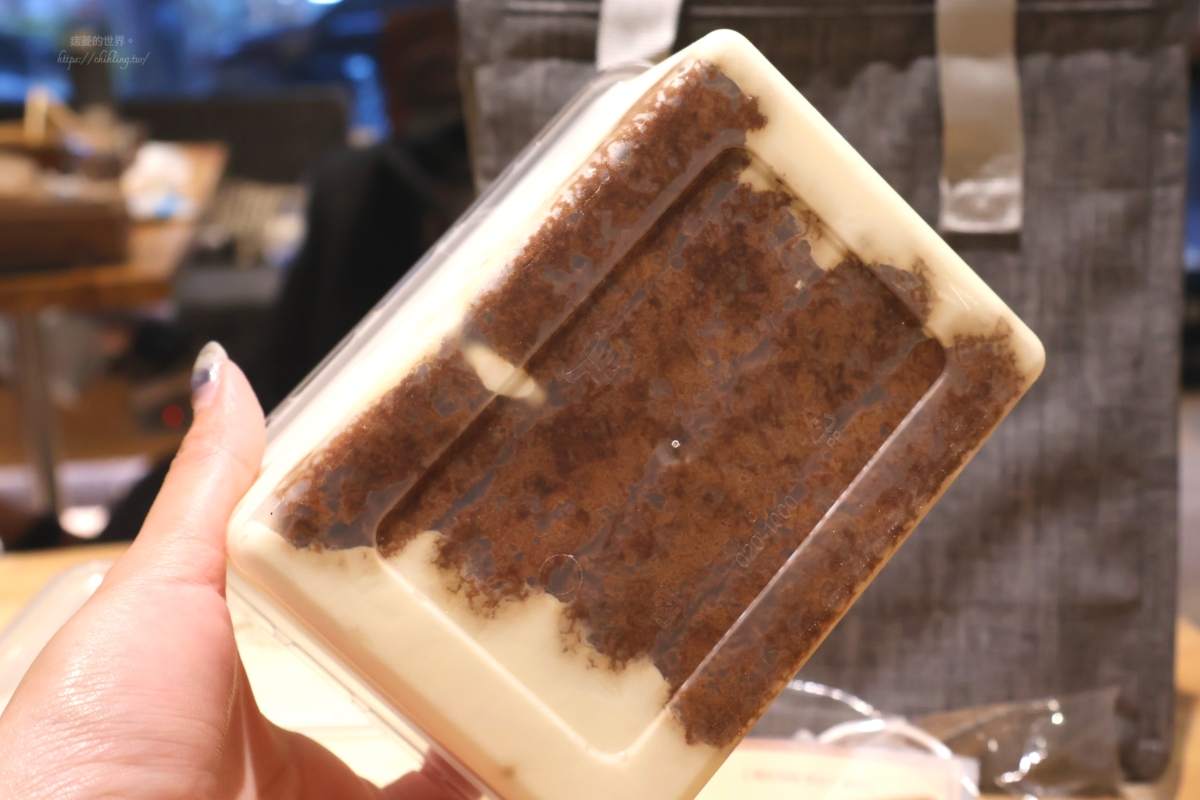 【台北甜點外帶推薦】波赫士領地精品咖啡館 昌吉店|提拉米蘇外帶兩盒送保冷袋,濃郁開心果千層蛋糕、超美德國邁森杯牆等你來打卡 - 第13張圖 【台北甜點外帶推薦】波赫士領地精品咖啡館 昌吉店|提拉米蘇外帶兩盒送保冷袋,濃郁開心果千層蛋糕、超美德國邁森杯牆等你來打卡